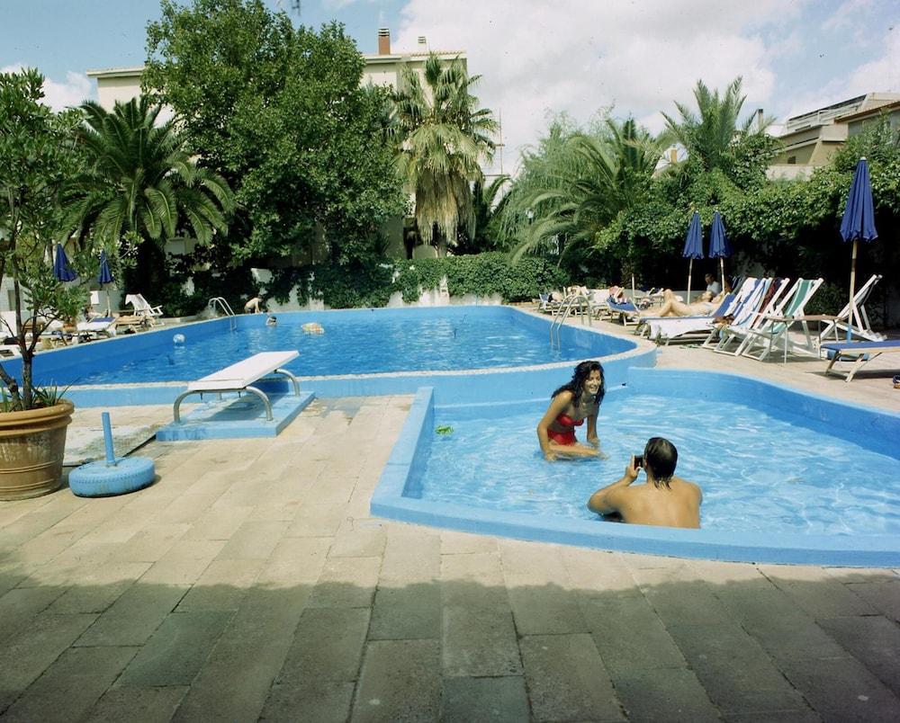 Hotel Riviera Alghero Bagian luar foto